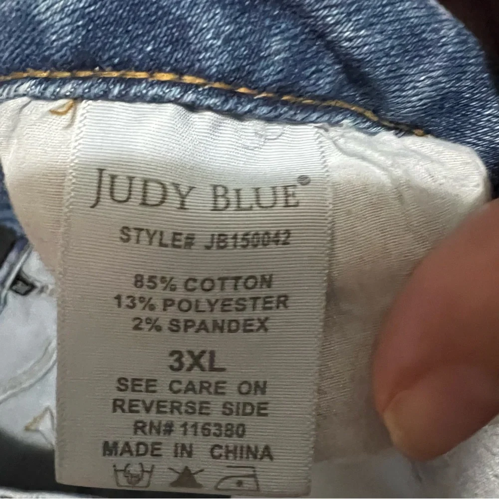 Judy Blue Distressed Eyelet Lace Patched Denim Jean‎ Plus Size Shorts